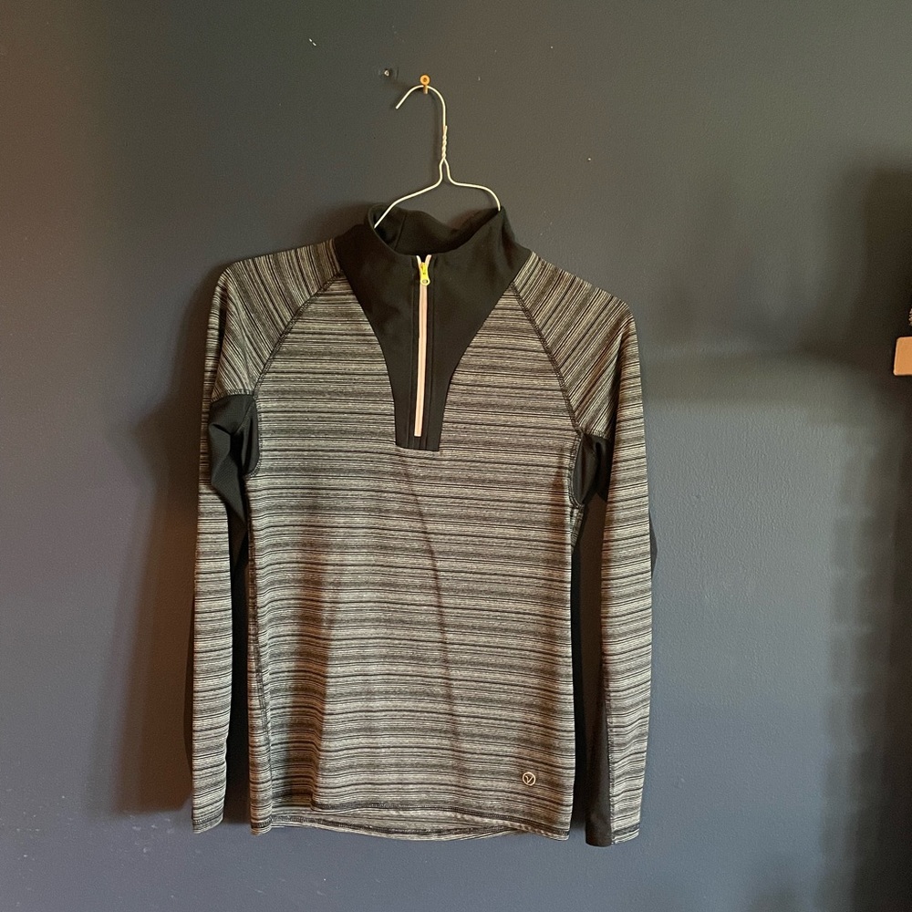 VoGo athletic shirt size small